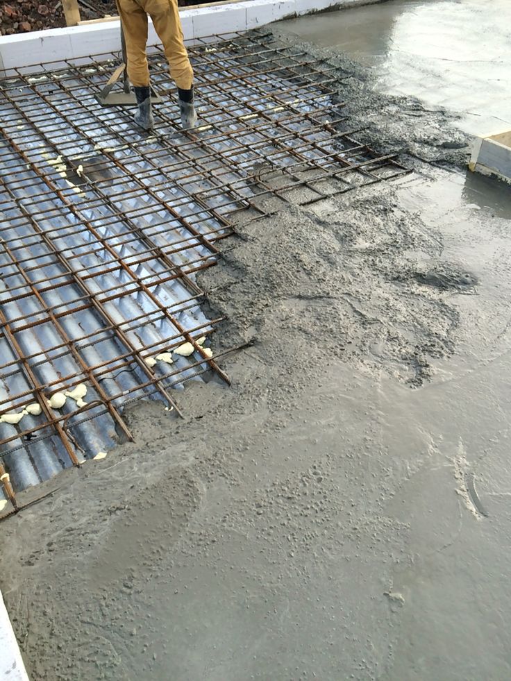 Çelik donatı üzerine beton dökümü